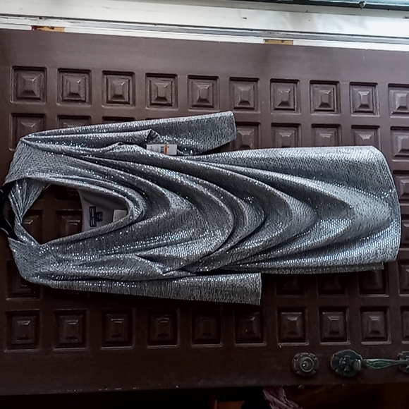 Jessica Howard Dresses & Skirts - 24w silver sequin evening or prom dress